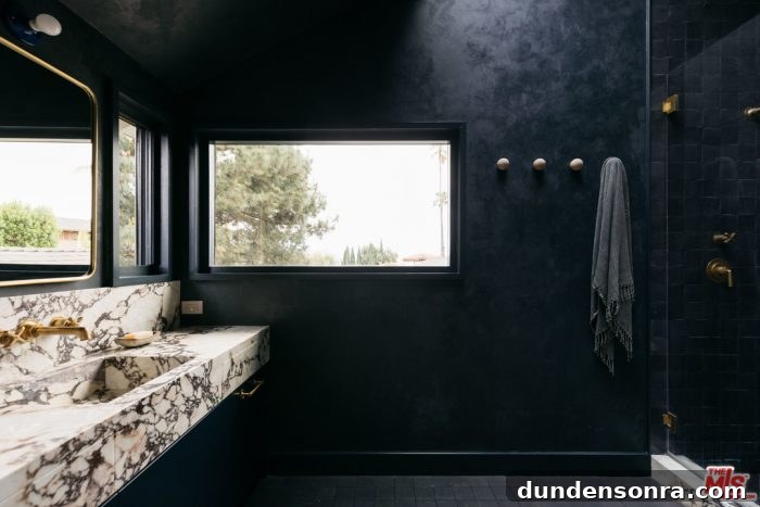 Homes I’d Love to Live In: Inspiring House Designs Vol. 4 10 Black Bathroom 1940s Treehouse in Los Angeles
