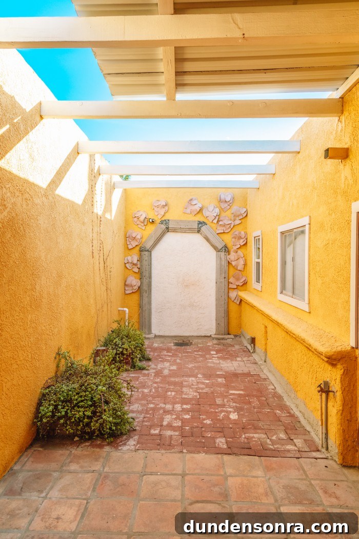 Palm Springs Courtyard