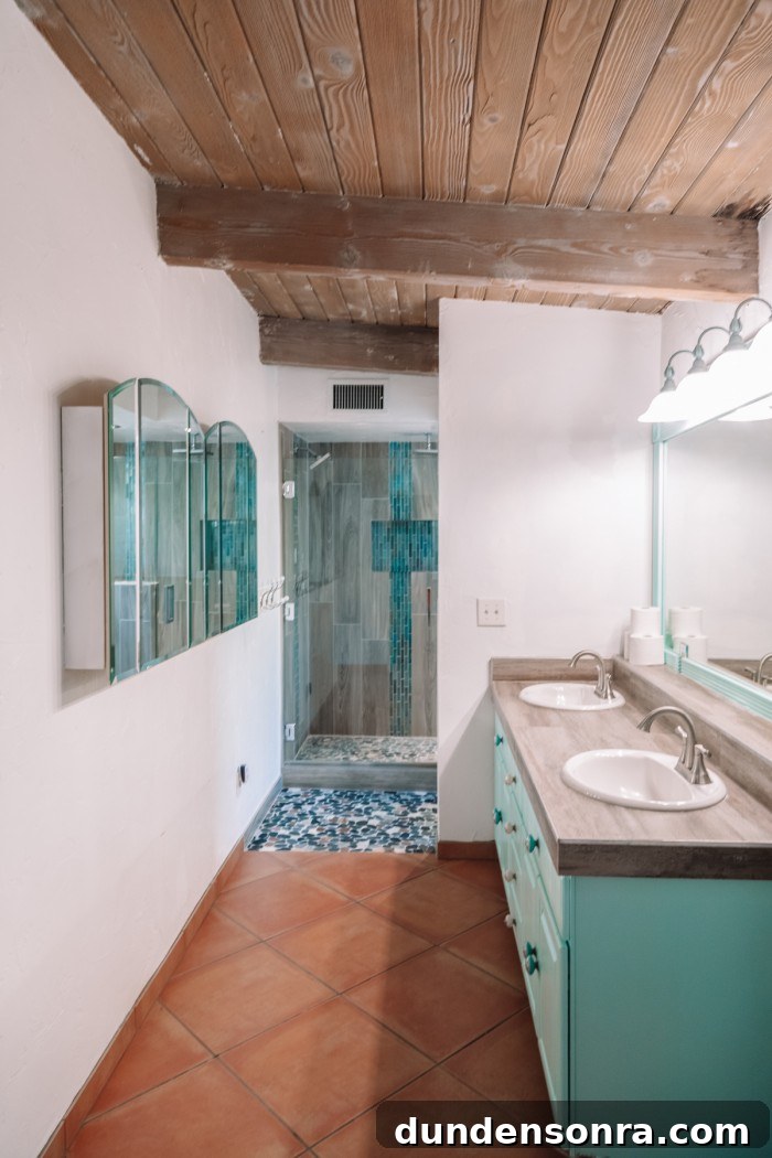 Palm Springs Main Bathroom Remodel Ideas and Plans 3 Aqua Bathroom