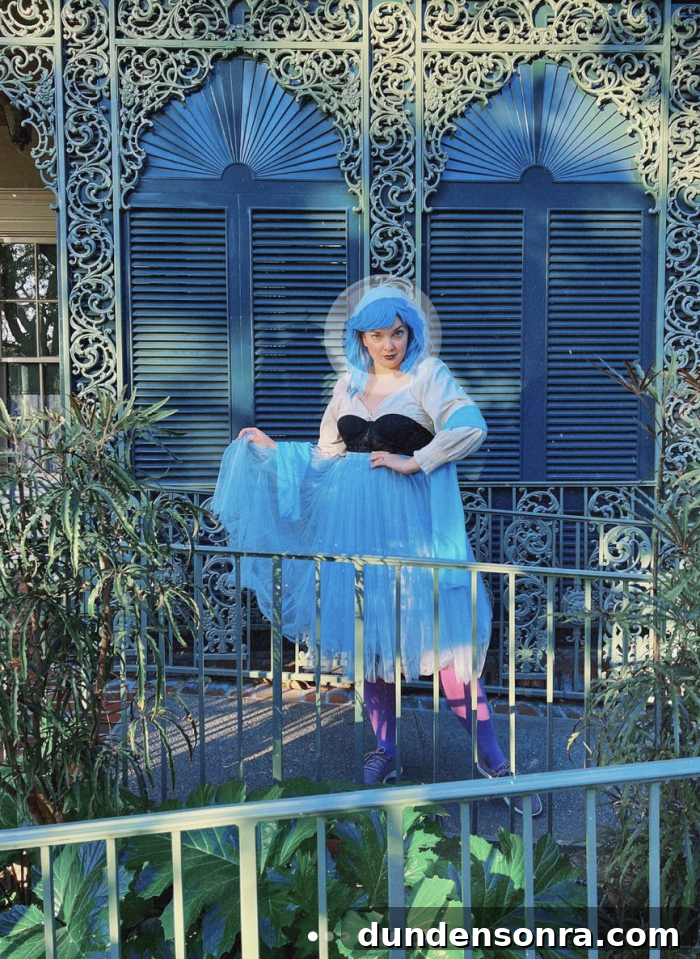 woman in madame Leota costume