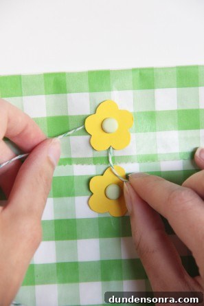 diy-flower-favor-bags diy-flower-favor-bags