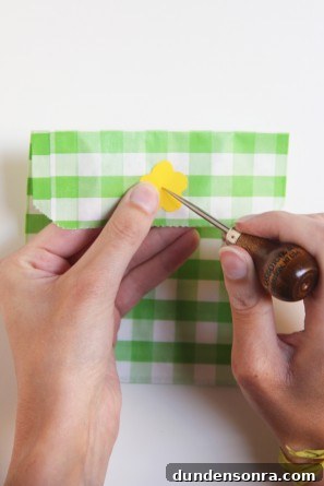 gingham-envelope-diy