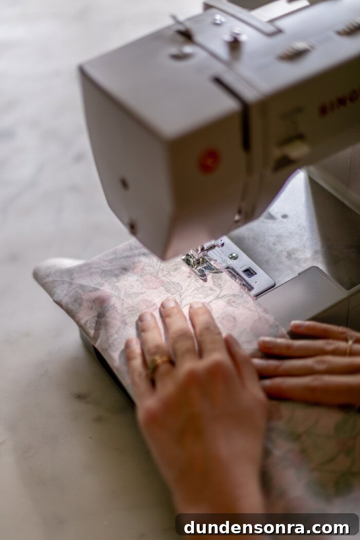 sewing machine sewing fabric