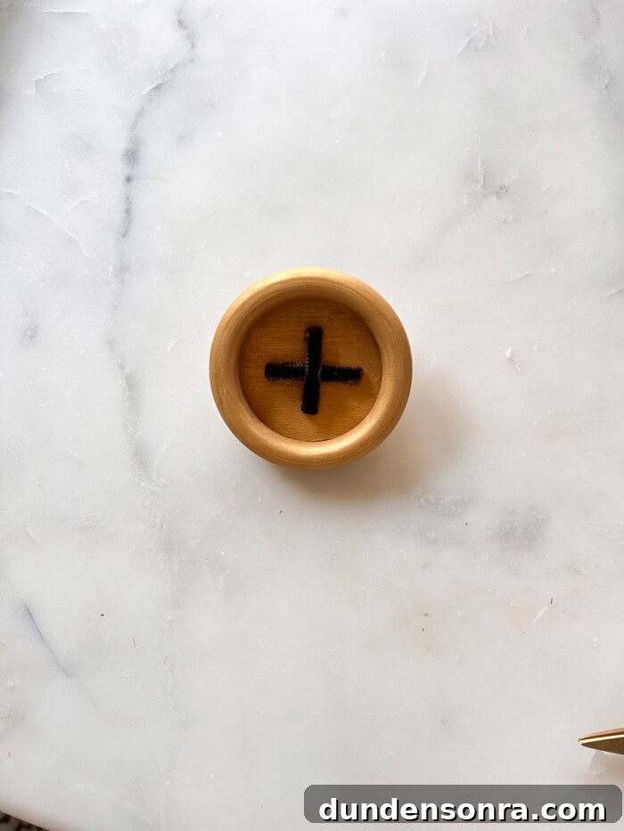 gold button