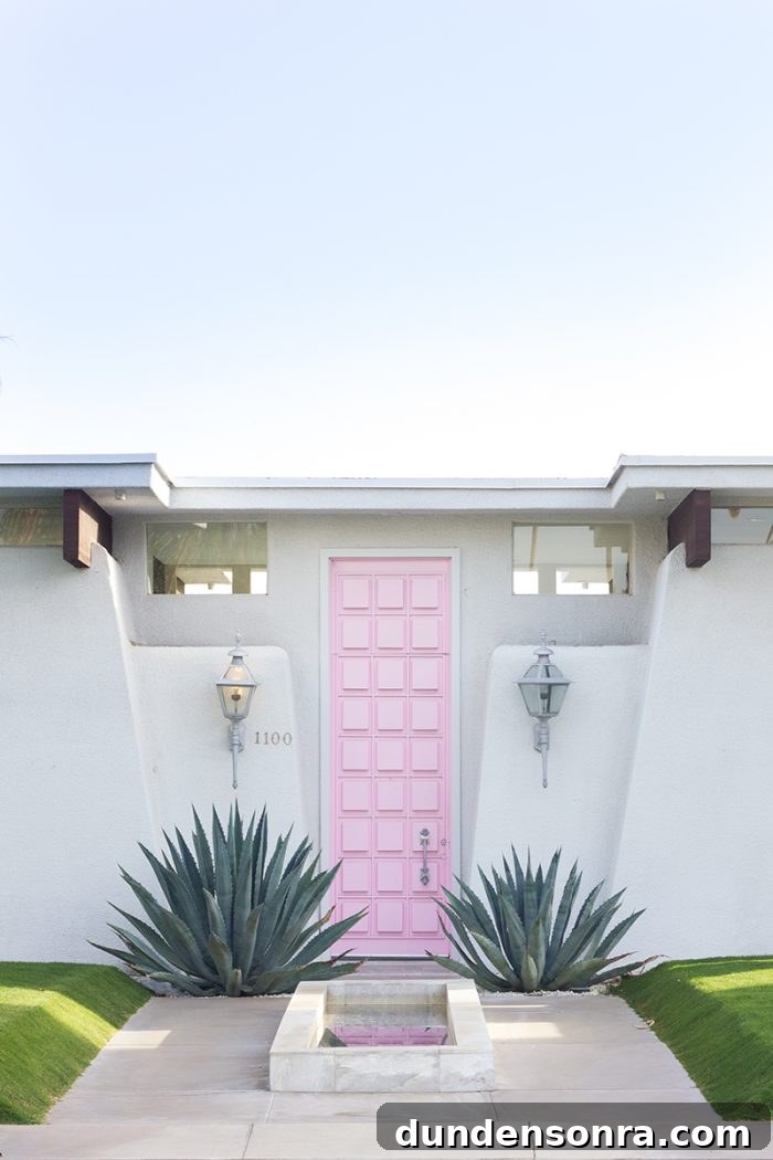 Palm Springs Travel Guide: Top Restaurants, Shops & Attractions 4 Pink Door