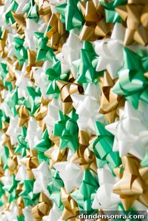 DIY Christmas Bow Backdrop